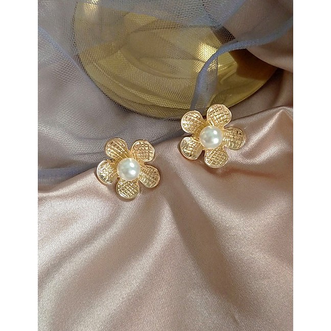 LRC Anting Tusuk Fashion Golden Pearl Flower Alloy Stud Earrings K44530