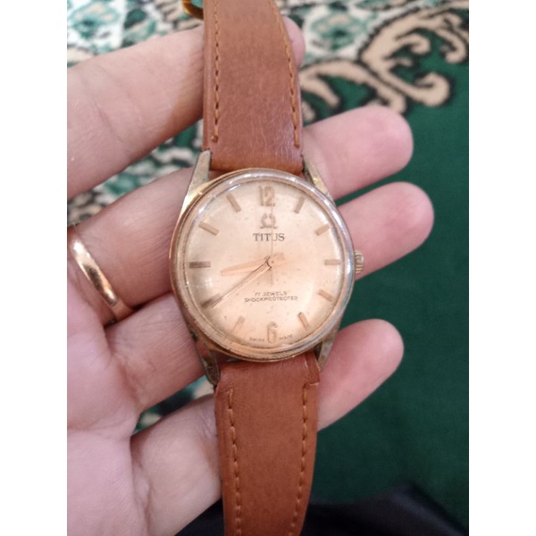 Titus manual winding gold