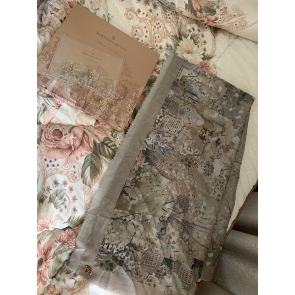 Preloved Newyork Reborn Buttonscarves in Soho