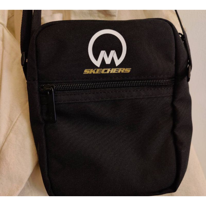 TAS  SKECHERS x Mew Suppasit