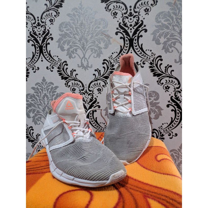 sepatu branded second original wanita