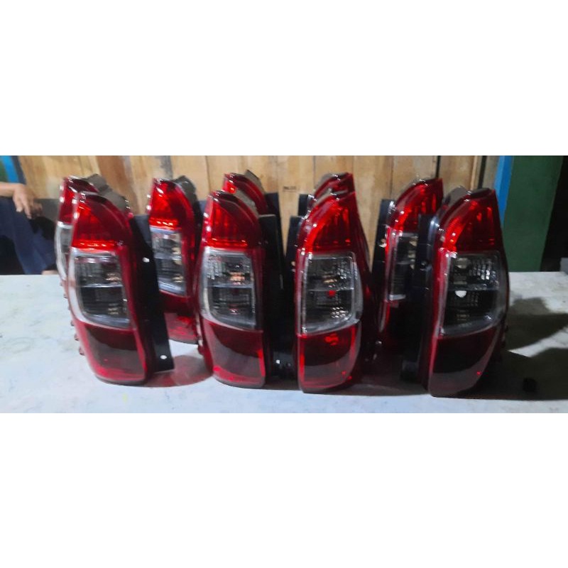 stoplamp kanan avanza 2015-2017