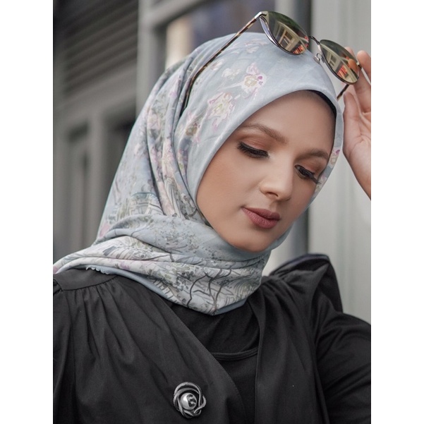 Buttonscarves British Sky