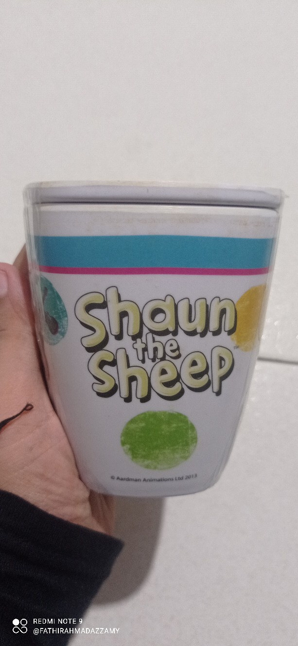 Onyx Cangkir Segi + Tutup / Square Mug + Cover Shaun The Sheep 340 Ml