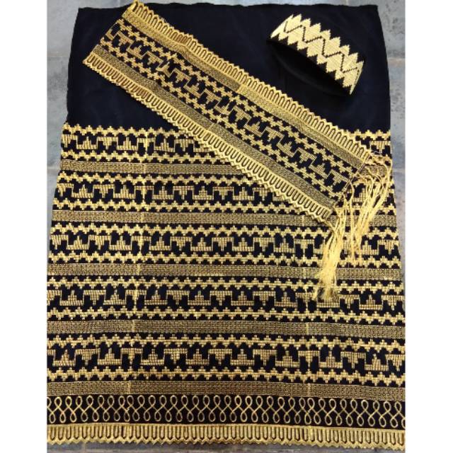 Kain Tapis Bordir (1 set wanita  + peci pria)