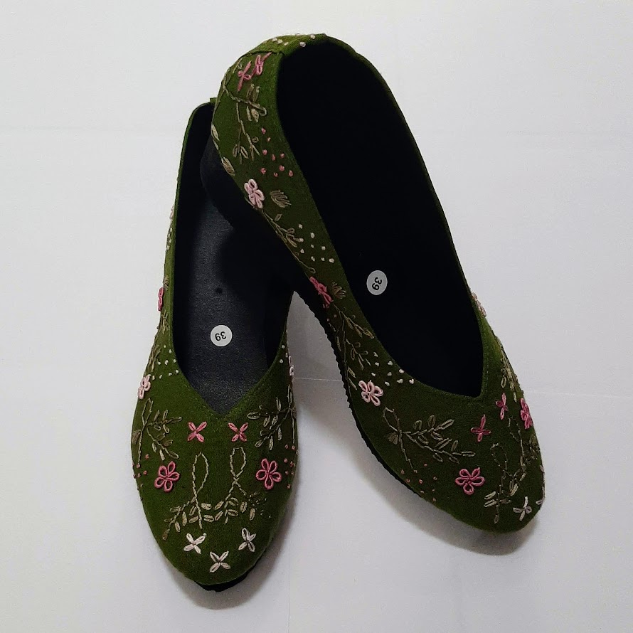 etnik fashion sepatu hak tinggi wanita pesta wedges slip on terbaru murah sulam hijau daun
