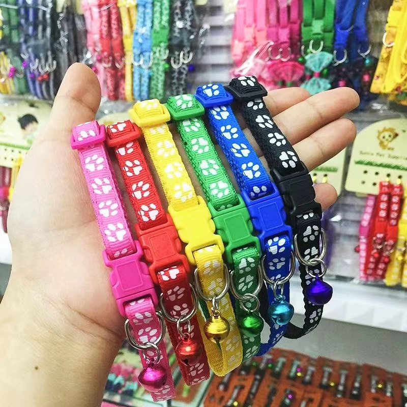 [BISA COD] Kalung Kucing Lonceng Hewan Peliharaan Tali Leher Anjing Kecil Lonceng Pet Collar Dog Kitten Adjustable Motif Tapak Kaki Murah