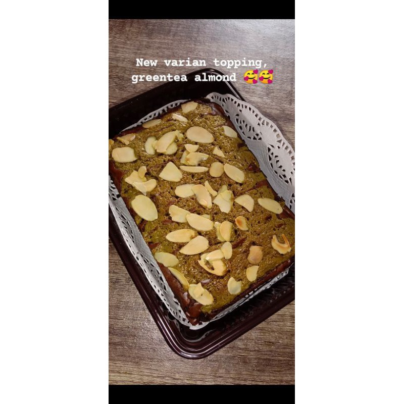 

Fudgy Brownies Greentea Almond