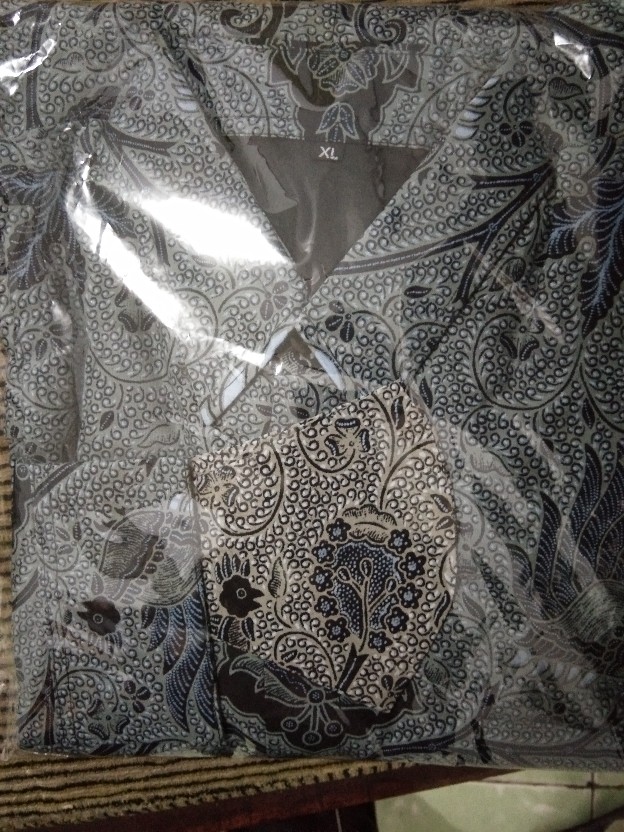 Abu Abu Mlungker Kemeja Batik Pria Lengan Panjang Berfuring
