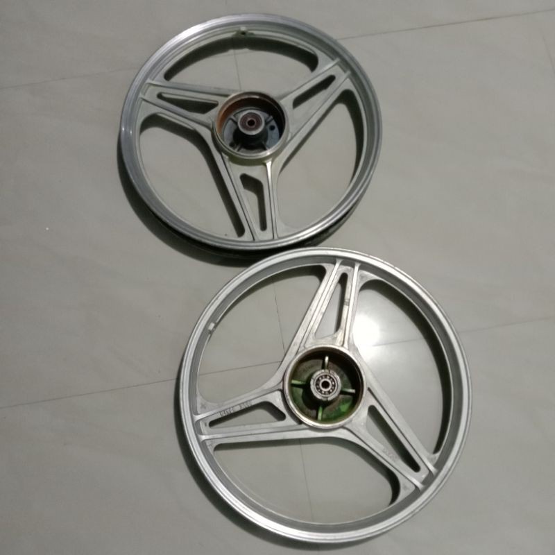 sepasang velg velg pelek roda Jialing Ono motor Honda Astrea grand star prima original