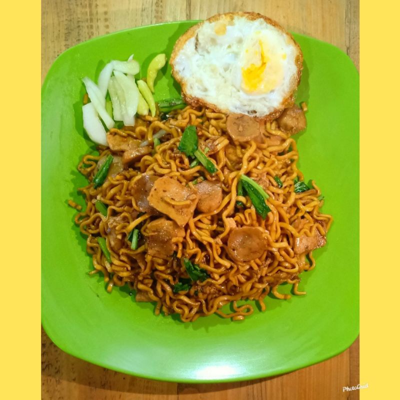 

BAKMIE GORENG / MIE GORENG SUROBOYO