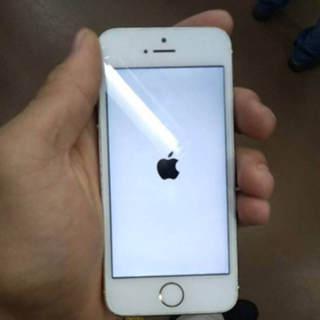 Iphone 5s bekas masih mulus keadaan nyala