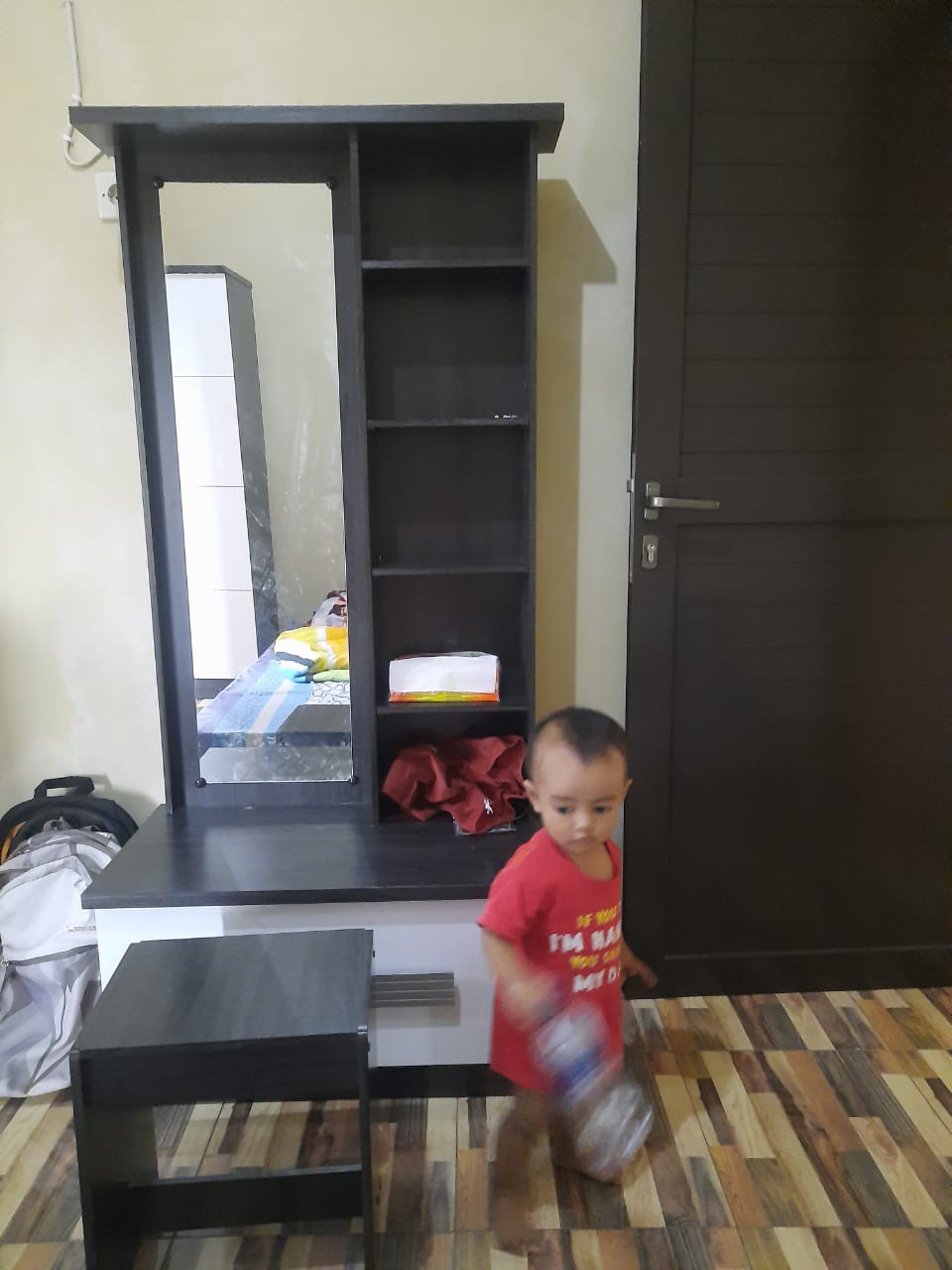 Lemari Pakaian 3 Pintu Laci Dan Meja Rias (paket )