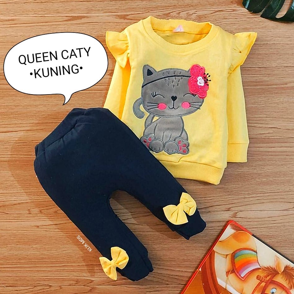 Setelan Baju Bayi Perempuan Atasan Dan Celana Motif Queen Caty 1 Ukuran Estimasi 0-9 Bulan