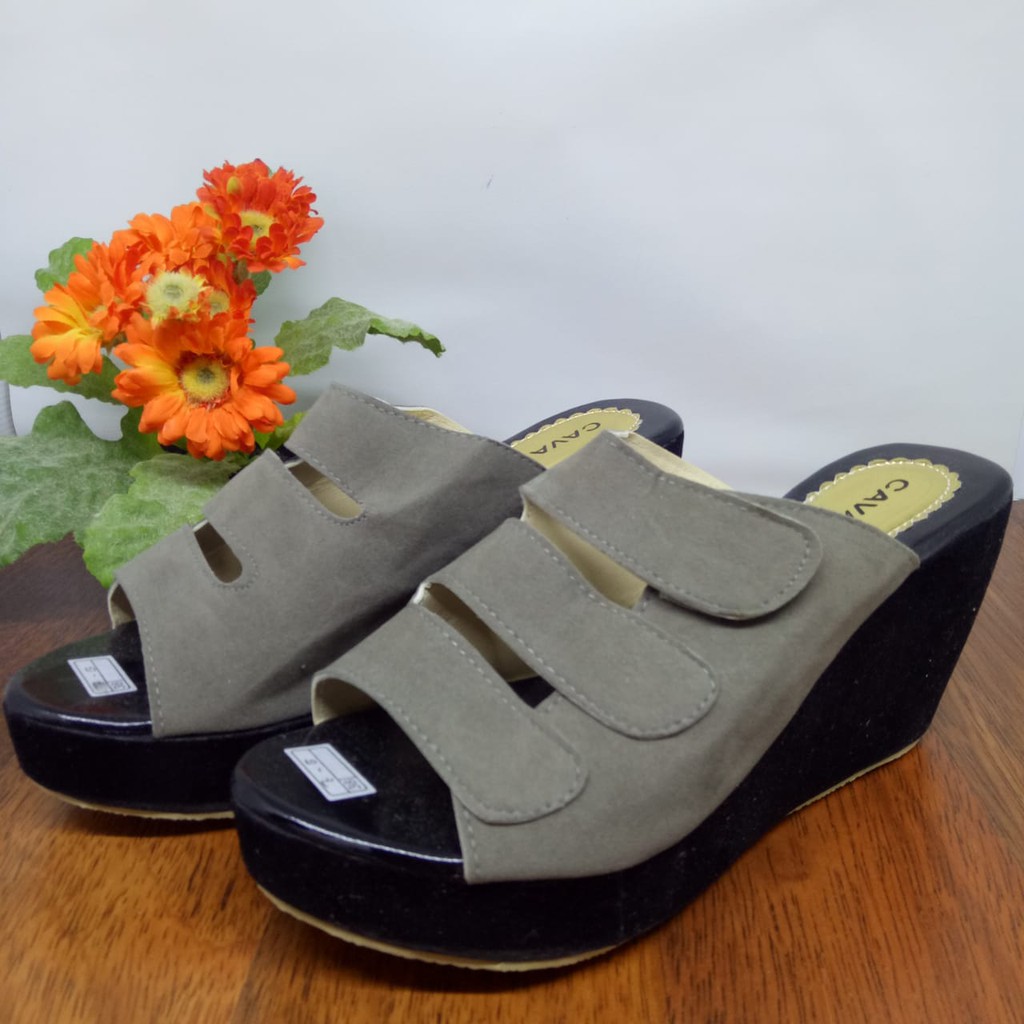 Cafana Sandal Wedges Wanita Casual Hitam SDW65 Wedges