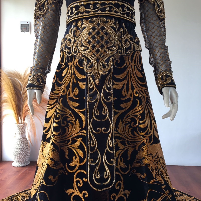 Kebaya bludru manten/kebaya ekor wayang