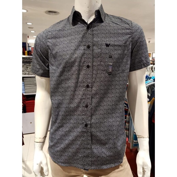 kemeja walrus pendek.