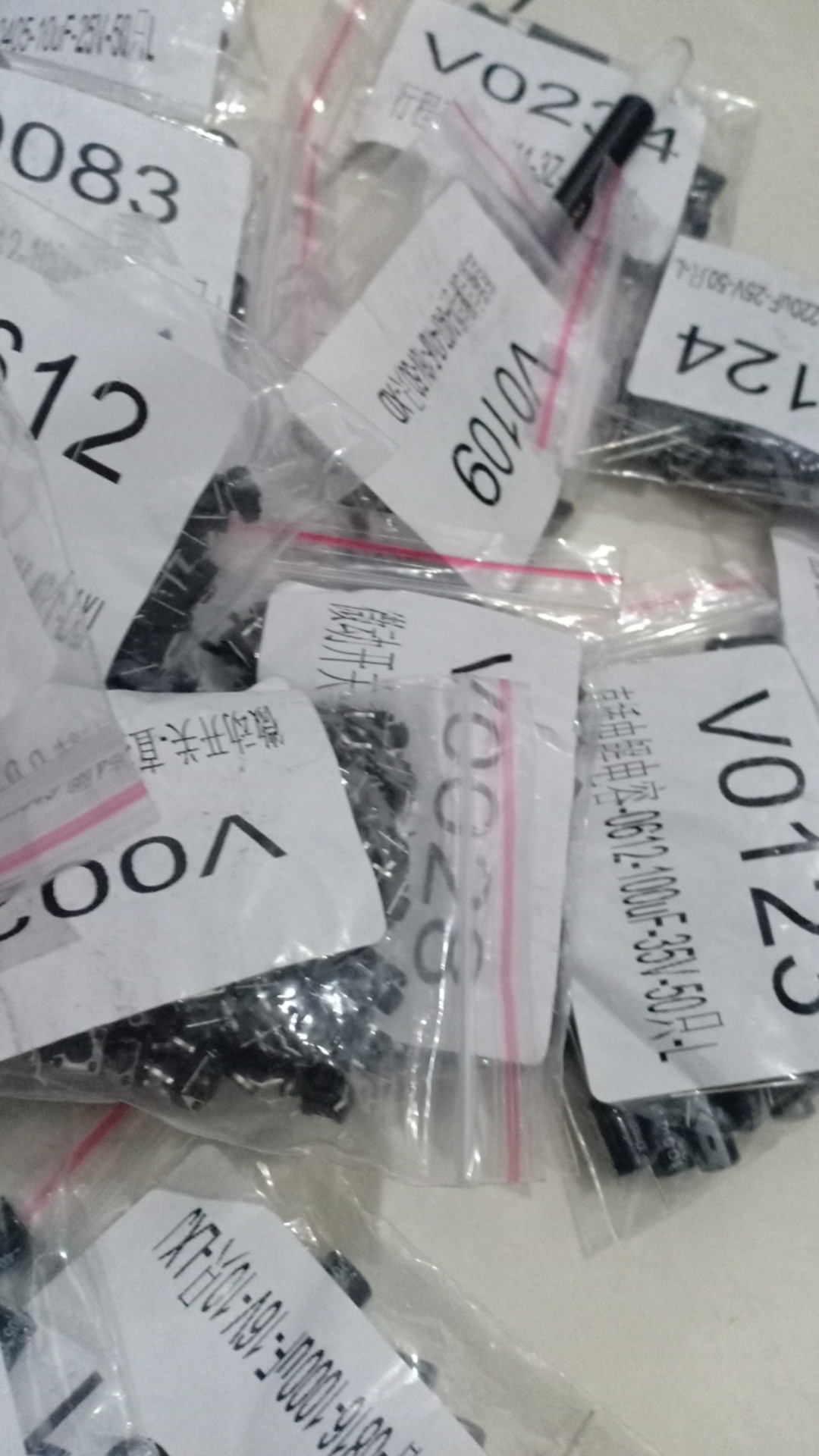 50pcs Kapasitor Elektrolit Kapasitor Aluminium 100uf 16v  5mm * 7mm