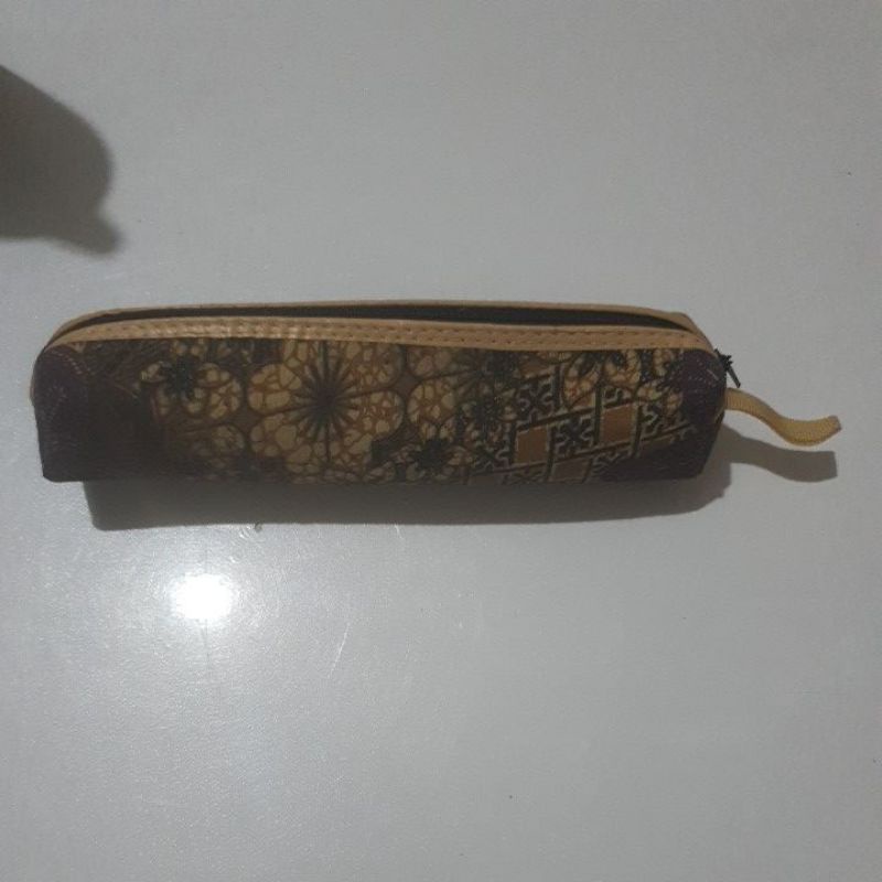 

KOTAK PENSIL KAIN BATIK