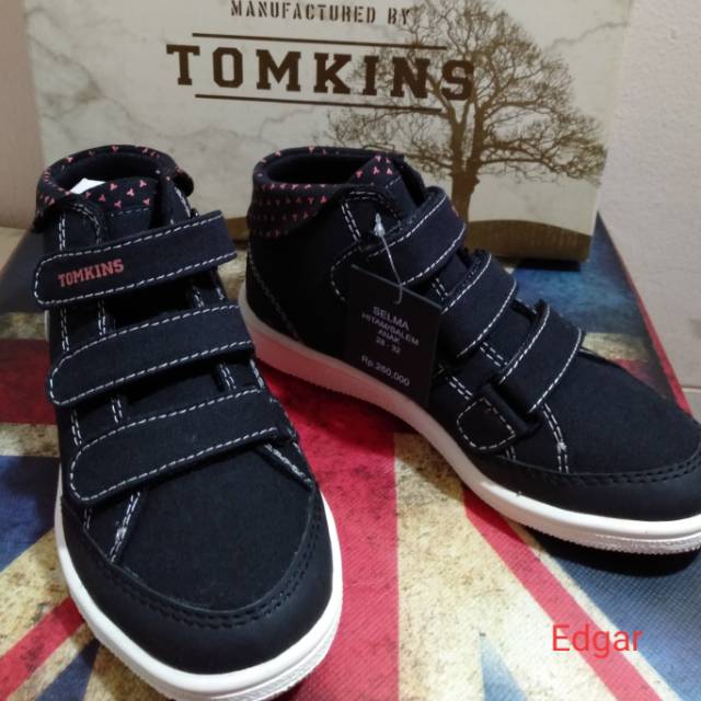 Sepatu Tomkins Selma (Hitam/Salem), Anak Size 28, Diskon 65%