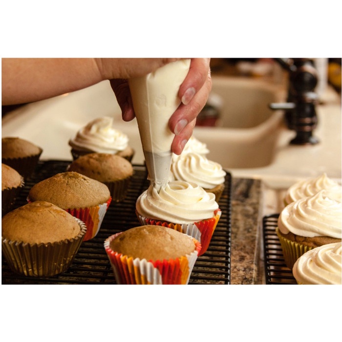 

KUE-PENGHIAS-ALAT- PLASTIK SEGITIGA / PIPING BAG TEBAL - KECIL -ALAT-PENGHIAS-KUE.