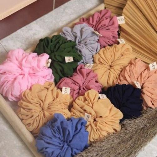 Mrd31au22м ◦ Zovara Signature Scrunchie