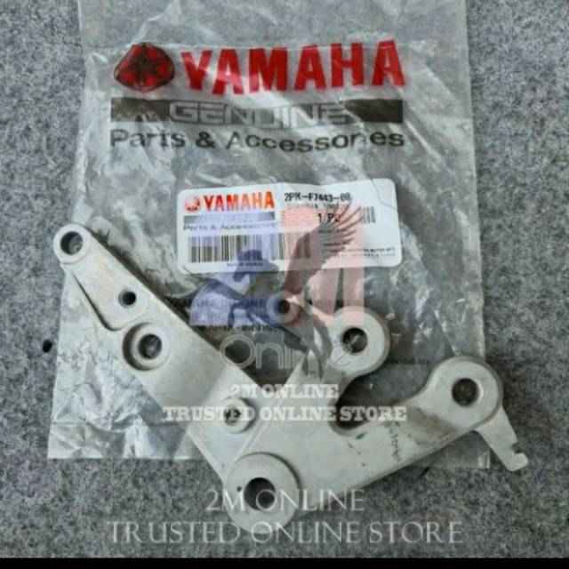 Breket dudukan footstep step depan r15 lama v2 kanan ori ygp