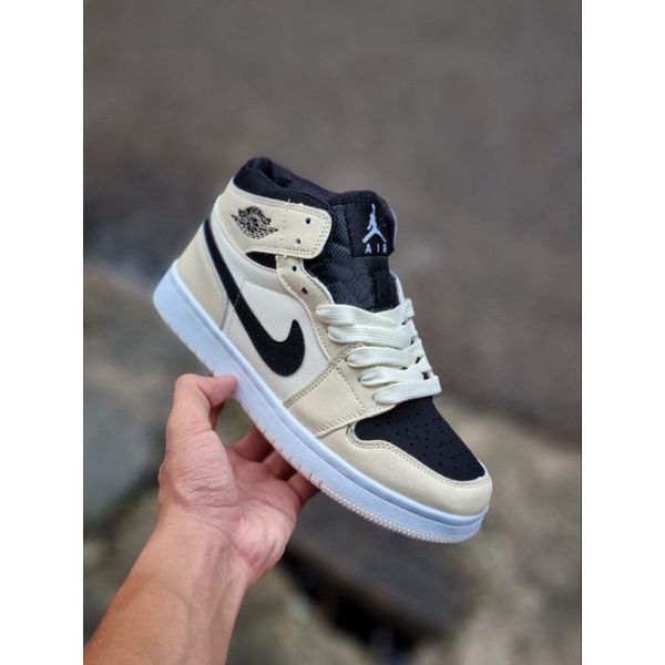 Sepatu • Air Jord 1 Mid Cream Black Kualitas Import