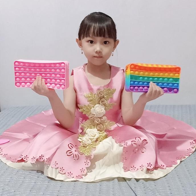 

TERBARU pop it tempat pensil bentuk persegi panjang bahan silikon import/TEMPAT PENSIL AESTHETIC/TEMPAT PENSIL ANAK PEREMPUAN/TEMPAT PENSIL LUCU/TEMPAT PENSIL 3D/TEMPAT PENSIL TRANSPARAN/TEMPAT PENSIL LUCU/TEMPAT PENSIL KOREA/TEMPAT PENSIL KAIN/TEMPAT