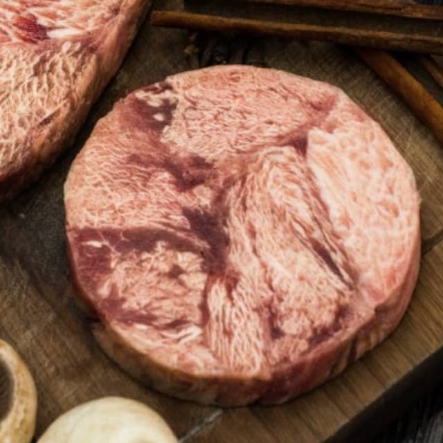 

Wagyu tenderloin steak 1kg Halal potongan 200gr
