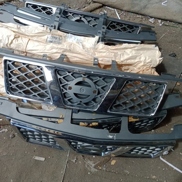 Grill Nissan Xtrail T30. Original. New