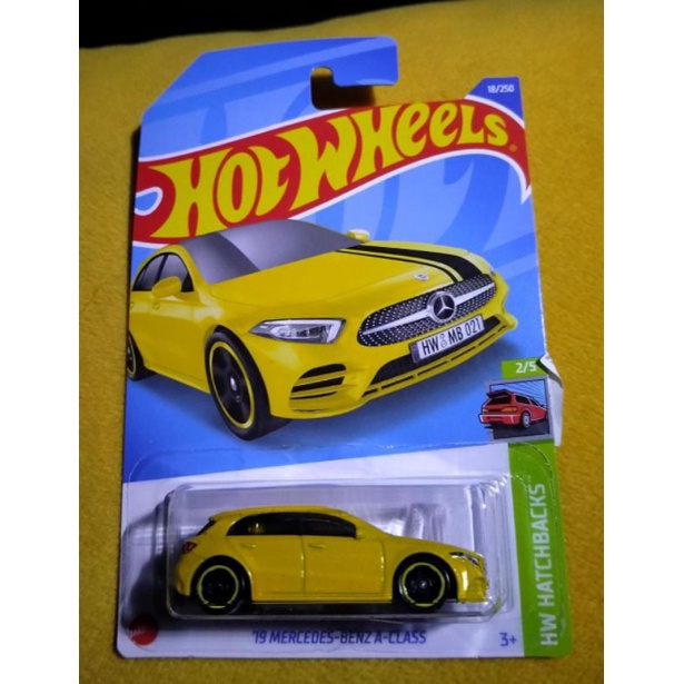 19 Mercedes Benz A Class Hotwheels Kuning
