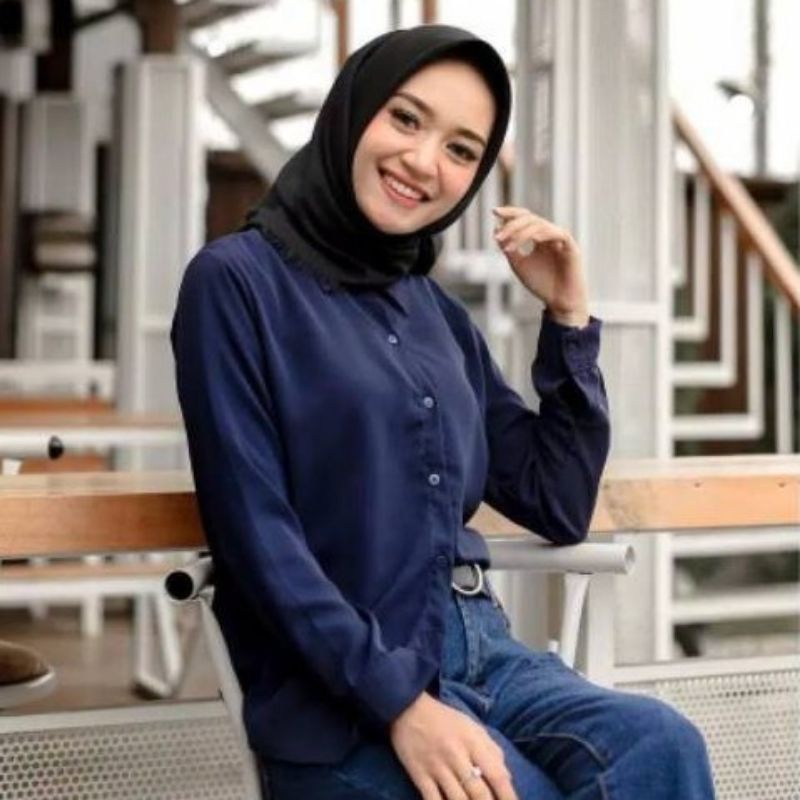 Atasan Kemeja Wanita Polos Casual Hitam Putih Wanita Lengan Panjang Bahan Moscrepe-3