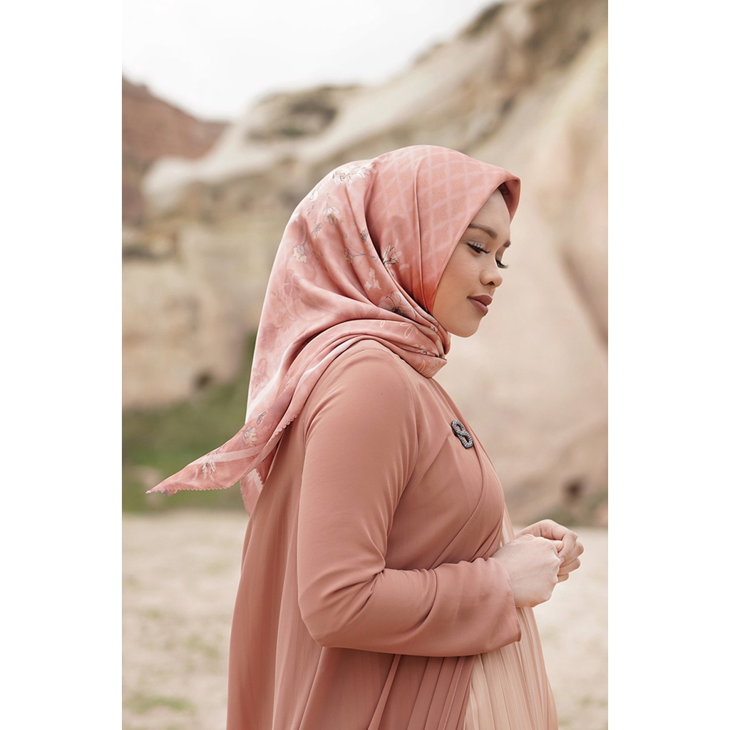 SOFYA SPICE SATIN SQUARE (SPICE)