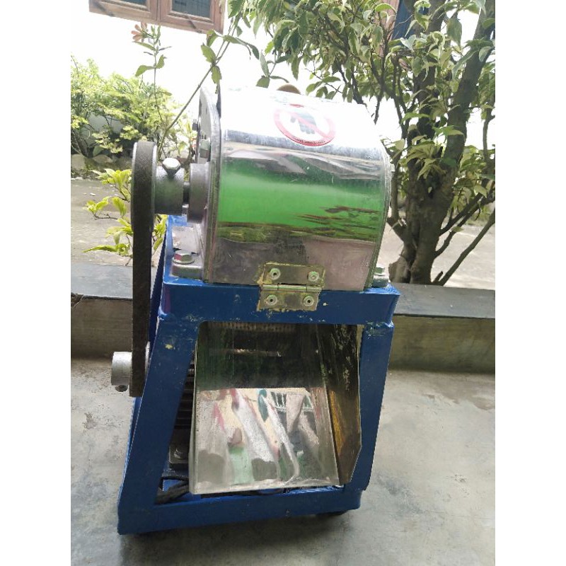 Mesin parutan kelapa dan ubi second masih bagus