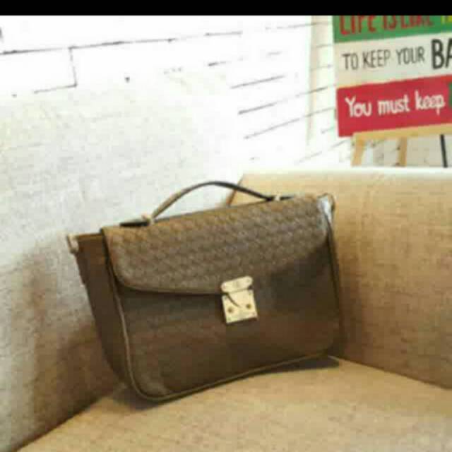 Tas kulit anyam