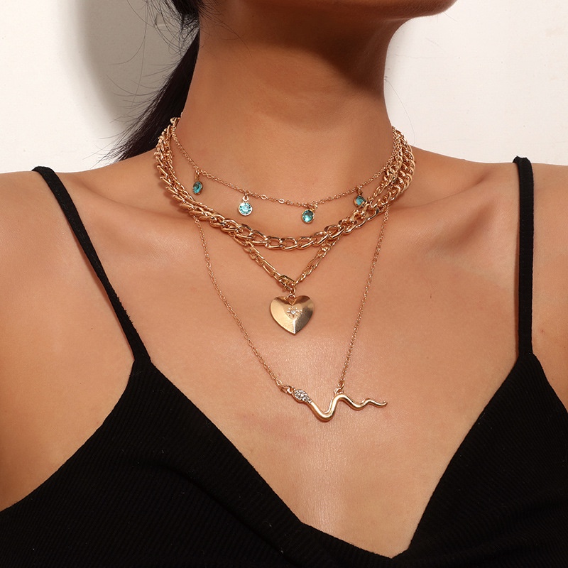 Kalung Rantai Multilayer Desain Ular Hati Warna Emas Hijau Gaya Bohemian Untuk Wanita