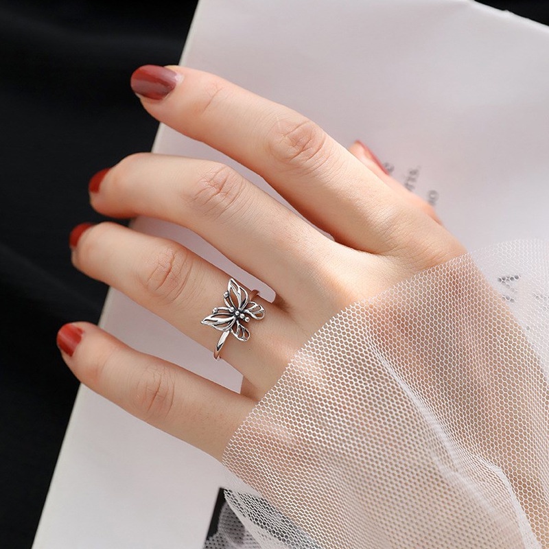 Set Cincin Model Terbuka Desain Kupu-Kupu Hollow Warna Silver Gaya Korea Untuk Wanita