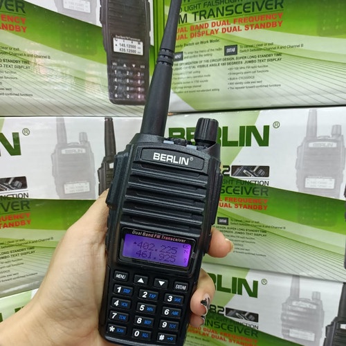 HT BERLIN UV82 DUAL BAND VHF DAN UHF