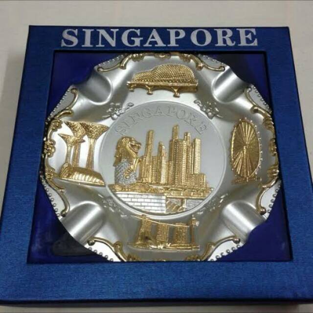 Hiasan asbak icon singapura