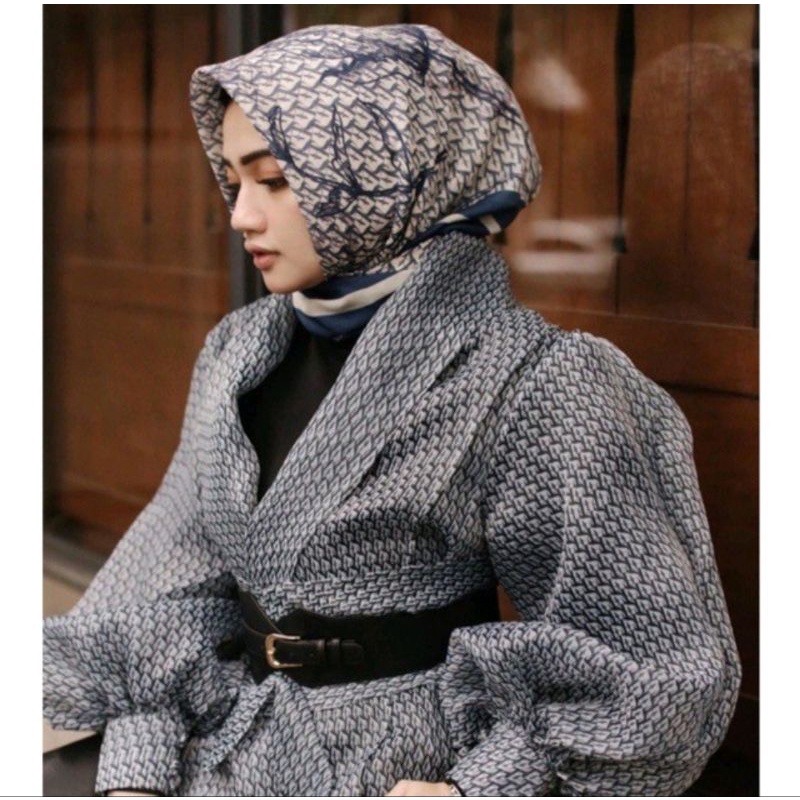 The Essential Reborn Navy Flower Accent La Sabelle