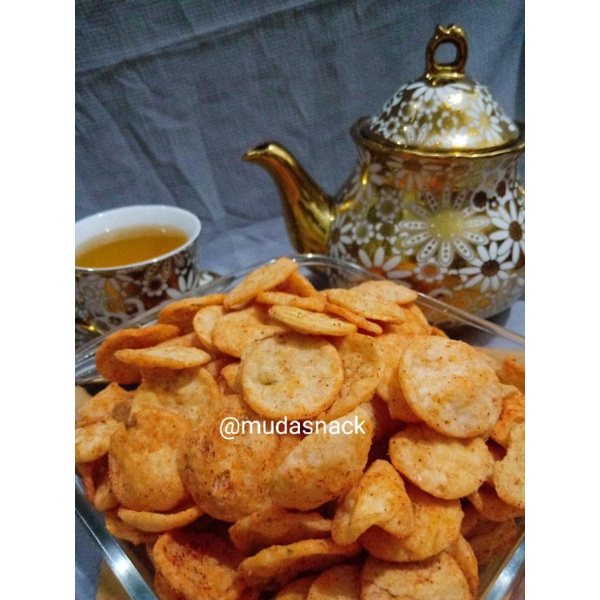 

Keripik cireng khas Bandung pedas gurih asin