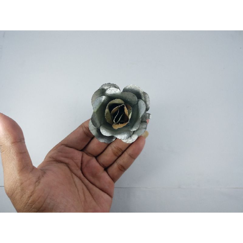 Ornamen Pagar Tralis Mawar Mekar