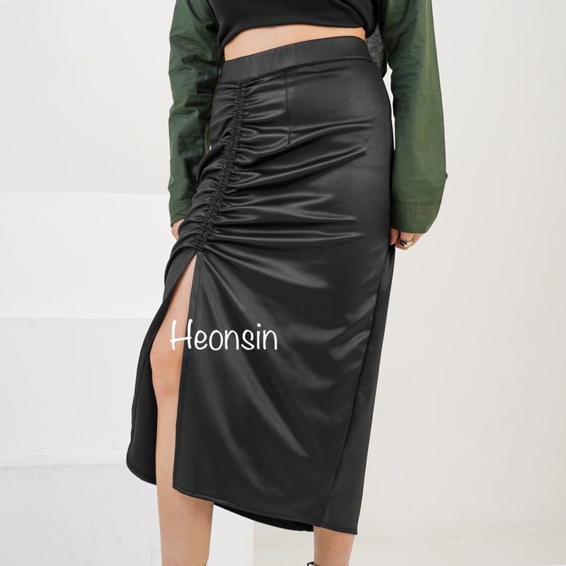 skirt with a slit
