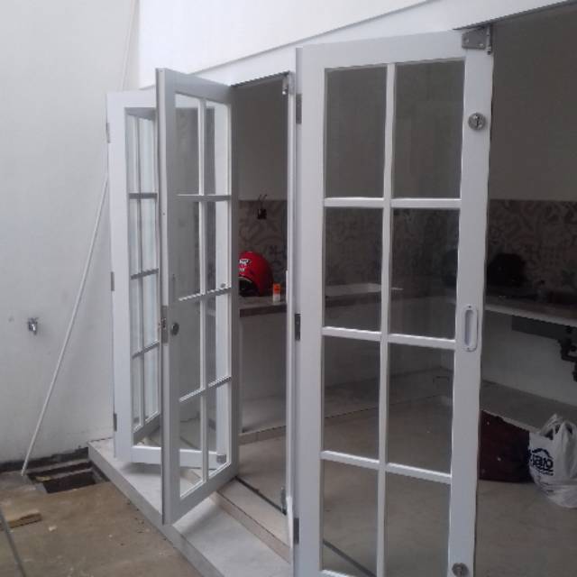 Kusen dan pintu lipat aluminium
