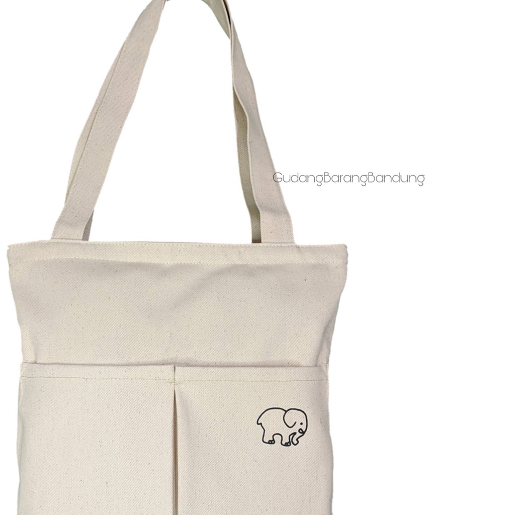 Tote Bag Canvas RAHMA ELEPHANT dengan Resleting dan Double Saku Tambahan Di Depan: Kesederhanaan yang Bergaya