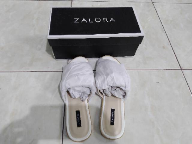 zalora crocs