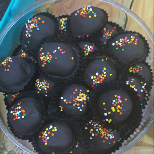 

Bola2 coklat, 1 toples 65 rbu..