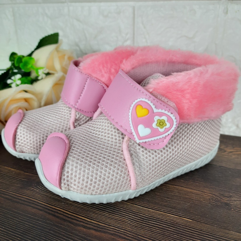 [TAMAN SEPATUKU] SEPATU TRENDY MURAH BOOT BULU LOVE ANAK PEREMPUAN UNTUK 1-3 TAHUN CAX10