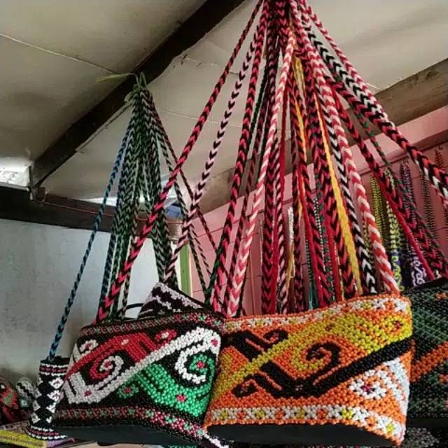 Tas Ting Ting Selempang Kecil Manik motif khas Dayak Kalimantan